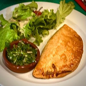 Empanada de Cebolla con tomate